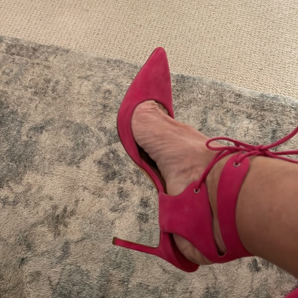 Pink suede Monolo Blahnik tie up pump worn 3 times - Picture 3 of 7